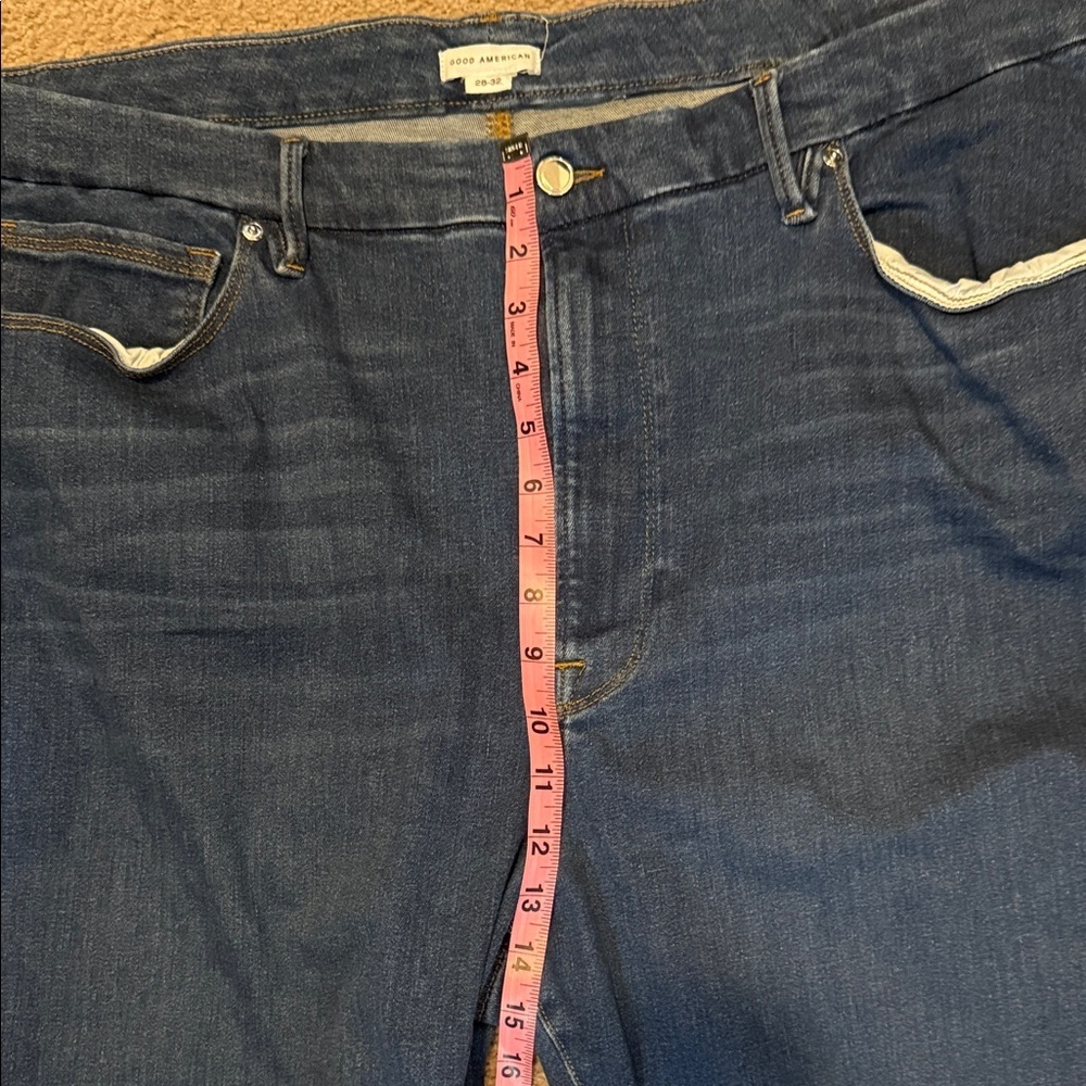 Good American Blue Denim Capri Jeans - Picture 5 of 6